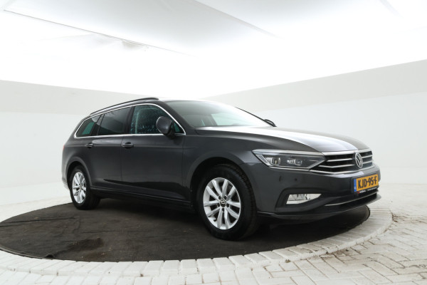 Volkswagen Passat Variant 1.6 TDI Elegance Business R Automaat, Panorama, Trekhaak!