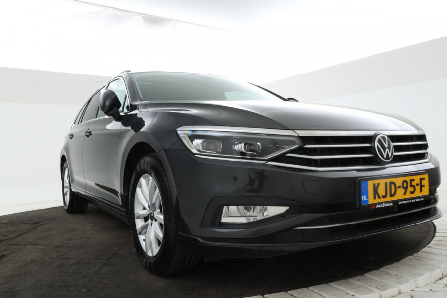 Volkswagen Passat Variant 1.6 TDI Elegance Business R Automaat, Panorama, Trekhaak!