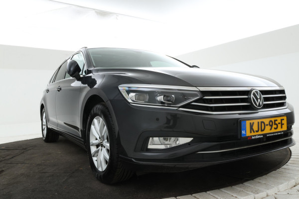 Volkswagen Passat Variant 1.6 TDI Elegance Business R Automaat, Panorama, Trekhaak!
