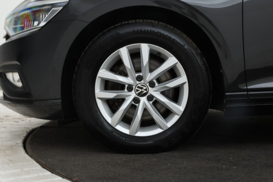 Volkswagen Passat Variant 1.6 TDI Elegance Business R Automaat, Panorama, Trekhaak!