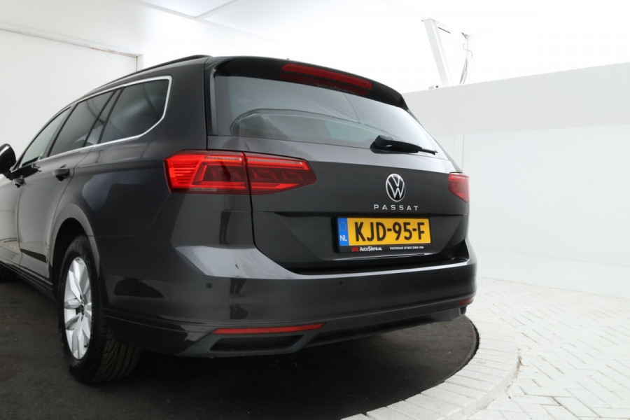 Volkswagen Passat Variant 1.6 TDI Elegance Business R Automaat, Panorama, Trekhaak!