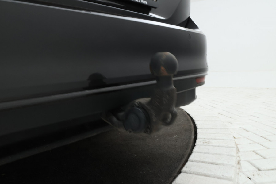 Volkswagen Passat Variant 1.6 TDI Elegance Business R Automaat, Panorama, Trekhaak!