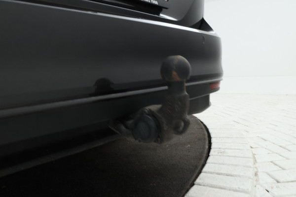Volkswagen Passat Variant 1.6 TDI Elegance Business R Automaat, Panorama, Trekhaak!