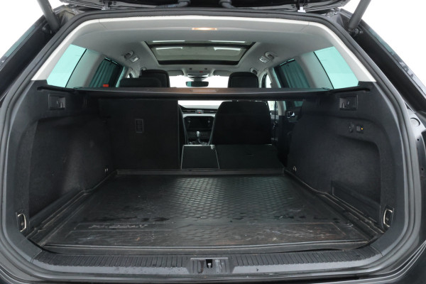 Volkswagen Passat Variant 1.6 TDI Elegance Business R Automaat, Panorama, Trekhaak!