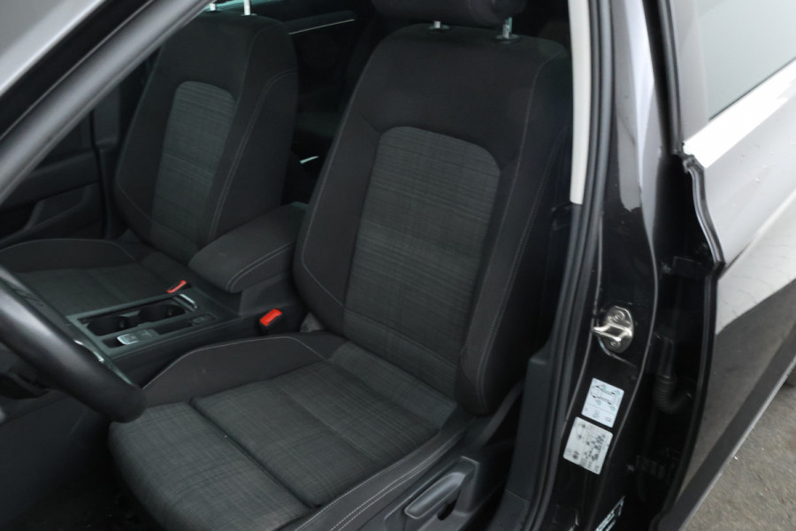 Volkswagen Passat Variant 1.6 TDI Elegance Business R Automaat, Panorama, Trekhaak!