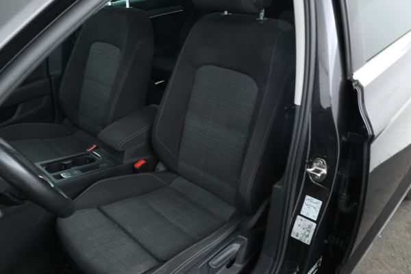 Volkswagen Passat Variant 1.6 TDI Elegance Business R Automaat, Panorama, Trekhaak!