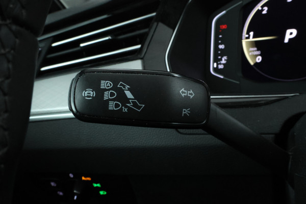 Volkswagen Passat Variant 1.6 TDI Elegance Business R Automaat, Panorama, Trekhaak!