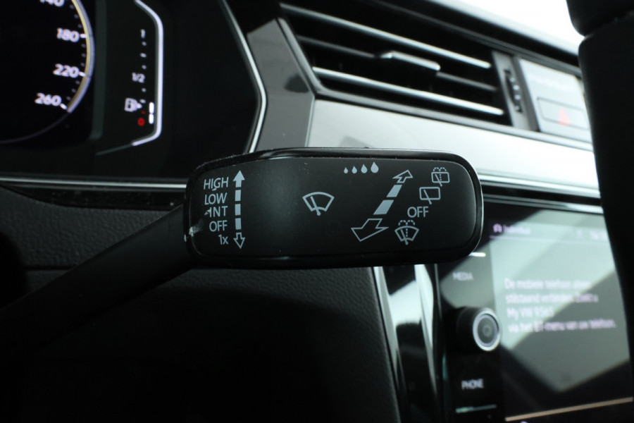Volkswagen Passat Variant 1.6 TDI Elegance Business R Automaat, Panorama, Trekhaak!