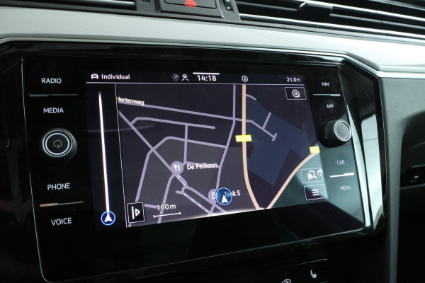 Volkswagen Passat Variant 1.6 TDI Elegance Business R Automaat, Panorama, Trekhaak!
