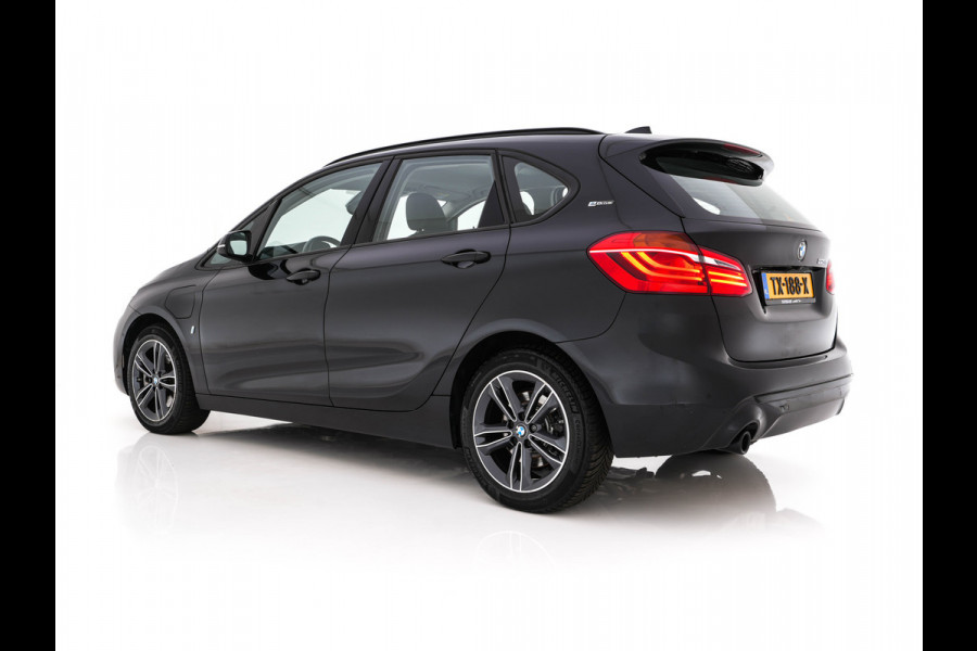 BMW 2 Serie Active Tourer 225xe iPerformance Saphir Edition {SOH-84%} Aut. *LEATHER | HEAD-UP | FULL-LED | HEATED-SPORTSEATS | CAMERA | NAVI-FULLMAP | PRIVACY-GLASS | ECC | PDC | 17''ALU*