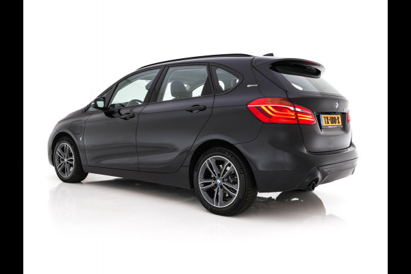 BMW 2 Serie Active Tourer 225xe iPerformance Saphir Edition {SOH-84%} Aut. *LEATHER | HEAD-UP | FULL-LED | HEATED-SPORTSEATS | CAMERA | NAVI-FULLMAP | PRIVACY-GLASS | ECC | PDC | 17''ALU*
