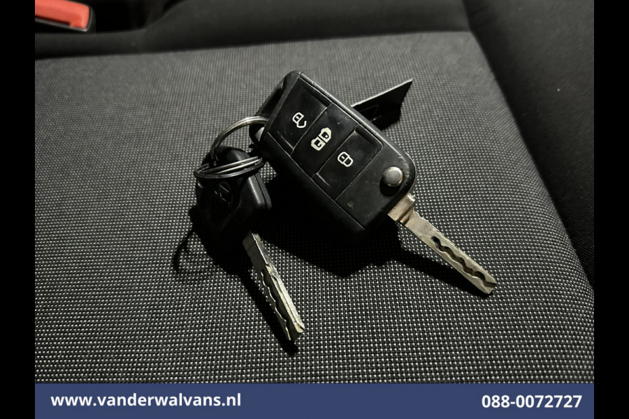 Volkswagen Crafter 2.0 TDI 140pk L3H2 L2H1 Euro6 Airco | 3000kg Trekhaak | Parkeersensoren Bijrijdersbank