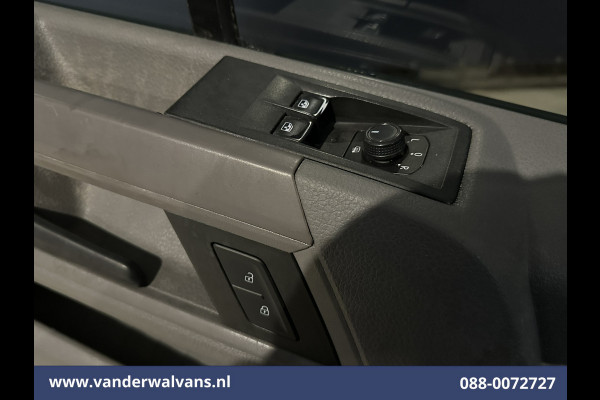 Volkswagen Crafter 2.0 TDI 140pk L3H2 L2H1 Euro6 Airco | 3000kg Trekhaak | Parkeersensoren Bijrijdersbank