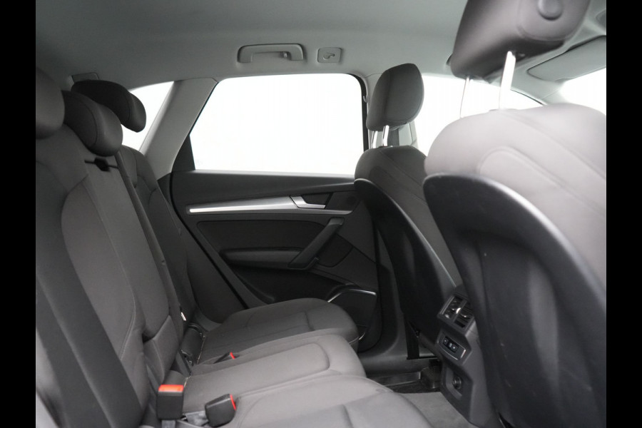 Audi Q5 50 TFSI e Quattro S Line PHEV 300pk Dealer O.H. | Trekhaak Af Fabriek | Sportstoelen Verwarmd | Keyless | 20"L.M | Apple Carplay | Virtual Cockpit | Navigatie | DAB | Plug In Hybrid |