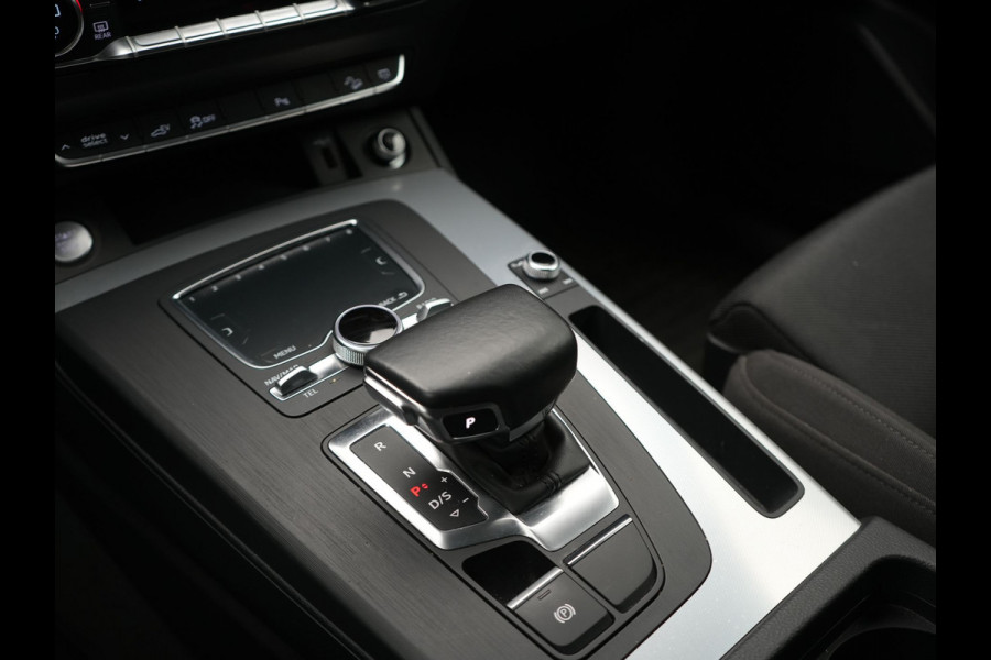Audi Q5 50 TFSI e Quattro S Line PHEV 300pk Dealer O.H. | Trekhaak Af Fabriek | Sportstoelen Verwarmd | Keyless | 20"L.M | Apple Carplay | Virtual Cockpit | Navigatie | DAB | Plug In Hybrid |