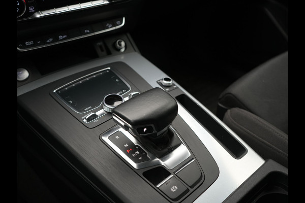 Audi Q5 50 TFSI e Quattro S Line PHEV 300pk Dealer O.H. | Trekhaak Af Fabriek | Sportstoelen Verwarmd | Keyless | 20"L.M | Apple Carplay | Virtual Cockpit | Navigatie | DAB | Plug In Hybrid |