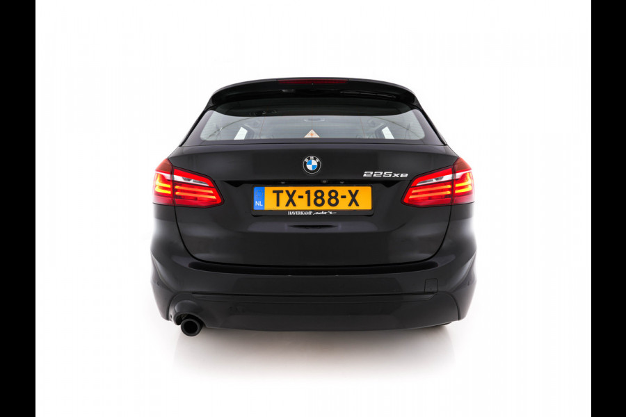 BMW 2 Serie Active Tourer 225xe iPerformance Saphir Edition {SOH-84%} Aut. *LEATHER | HEAD-UP | FULL-LED | HEATED-SPORTSEATS | CAMERA | NAVI-FULLMAP | PRIVACY-GLASS | ECC | PDC | 17''ALU*