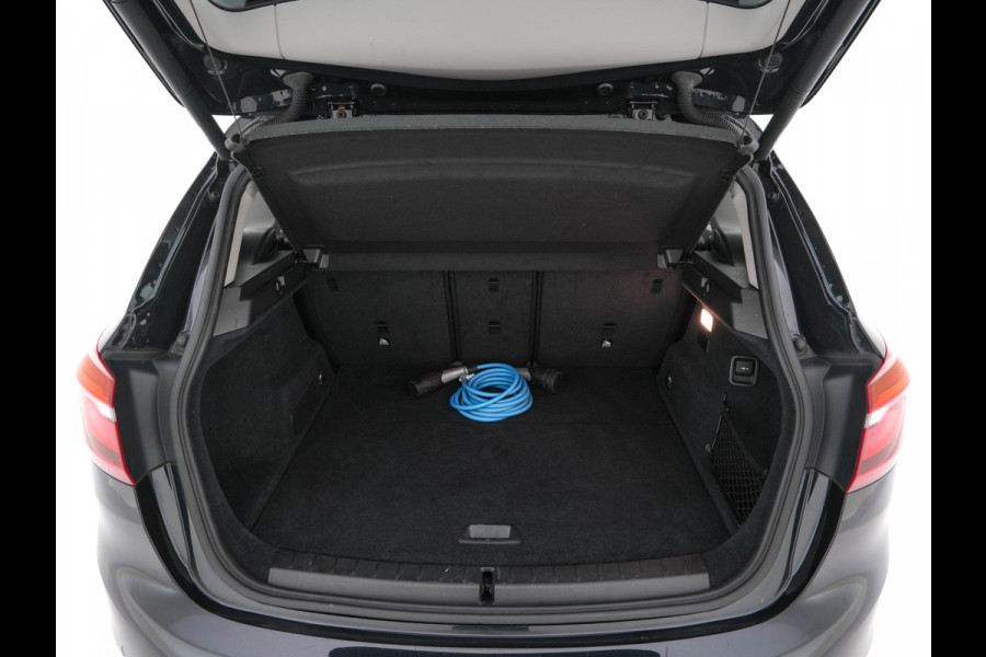 BMW 2 Serie Active Tourer 225xe iPerformance Saphir Edition {SOH-84%} Aut. *LEATHER | HEAD-UP | FULL-LED | HEATED-SPORTSEATS | CAMERA | NAVI-FULLMAP | PRIVACY-GLASS | ECC | PDC | 17''ALU*