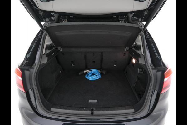 BMW 2 Serie Active Tourer 225xe iPerformance Saphir Edition {SOH-84%} Aut. *LEATHER | HEAD-UP | FULL-LED | HEATED-SPORTSEATS | CAMERA | NAVI-FULLMAP | PRIVACY-GLASS | ECC | PDC | 17''ALU*
