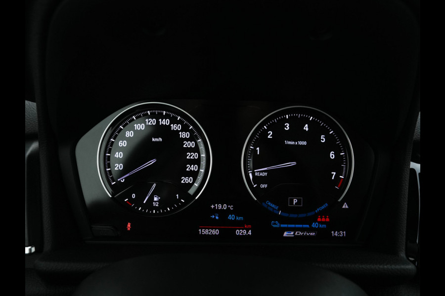 BMW 2 Serie Active Tourer 225xe iPerformance Saphir Edition {SOH-84%} Aut. *LEATHER | HEAD-UP | FULL-LED | HEATED-SPORTSEATS | CAMERA | NAVI-FULLMAP | PRIVACY-GLASS | ECC | PDC | 17''ALU*