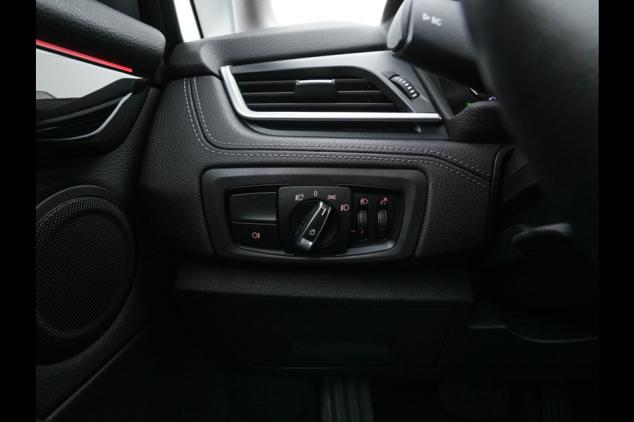 BMW 2 Serie Active Tourer 225xe iPerformance Saphir Edition {SOH-84%} Aut. *LEATHER | HEAD-UP | FULL-LED | HEATED-SPORTSEATS | CAMERA | NAVI-FULLMAP | PRIVACY-GLASS | ECC | PDC | 17''ALU*