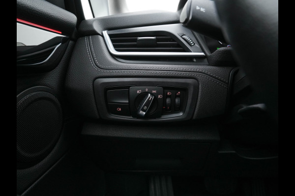 BMW 2 Serie Active Tourer 225xe iPerformance Saphir Edition {SOH-84%} Aut. *LEATHER | HEAD-UP | FULL-LED | HEATED-SPORTSEATS | CAMERA | NAVI-FULLMAP | PRIVACY-GLASS | ECC | PDC | 17''ALU*