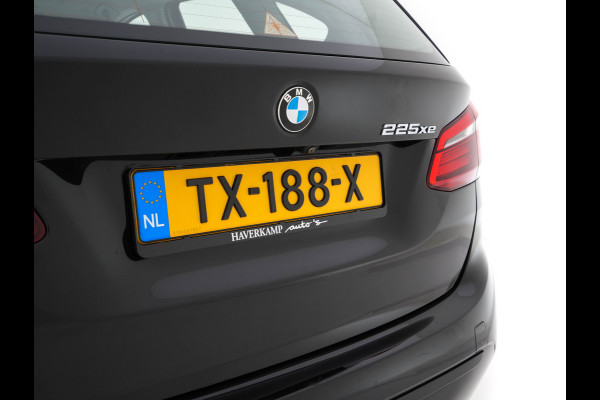 BMW 2 Serie Active Tourer 225xe iPerformance Saphir Edition {SOH-84%} Aut. *LEATHER | HEAD-UP | FULL-LED | HEATED-SPORTSEATS | CAMERA | NAVI-FULLMAP | PRIVACY-GLASS | ECC | PDC | 17''ALU*