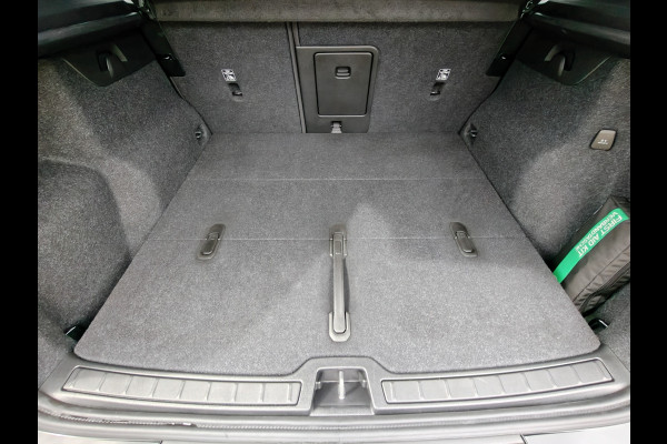 Volvo XC40 B3 180PK Plus Dark | H&K | Elektr. Stoelen | verw. Voorstoelen | ACC | 19''