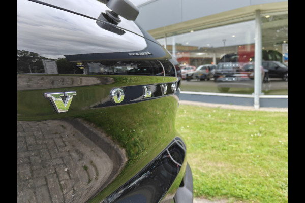 Volvo XC40 B3 180PK Plus Dark | H&K | Elektr. Stoelen | verw. Voorstoelen | ACC | 19''