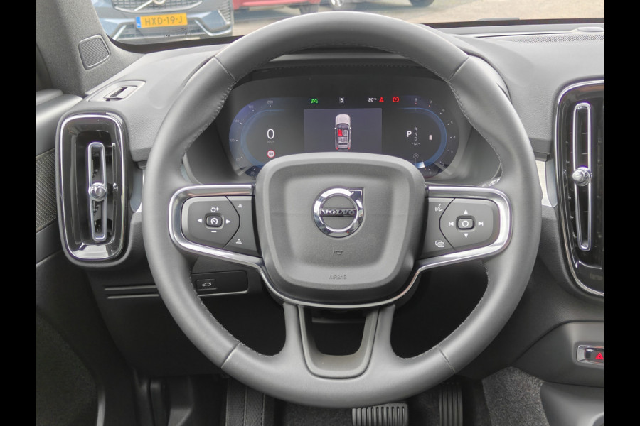 Volvo XC40 B3 180PK Plus Dark | H&K | Elektr. Stoelen | verw. Voorstoelen | ACC | 19''