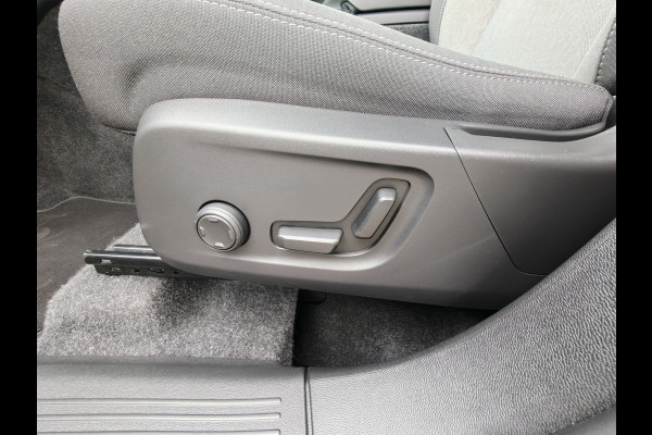 Volvo XC40 B3 180PK Plus Dark | H&K | Elektr. Stoelen | verw. Voorstoelen | ACC | 19''
