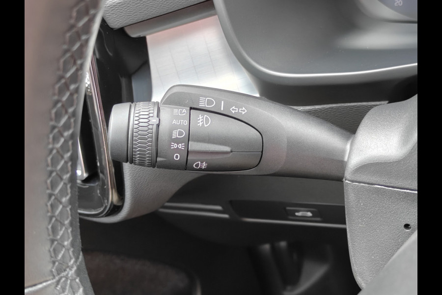 Volvo XC40 B3 180PK Plus Dark | H&K | Elektr. Stoelen | verw. Voorstoelen | ACC | 19''