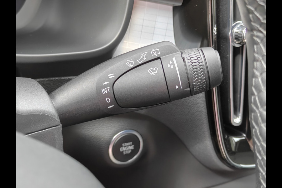 Volvo XC40 B3 180PK Plus Dark | H&K | Elektr. Stoelen | verw. Voorstoelen | ACC | 19''