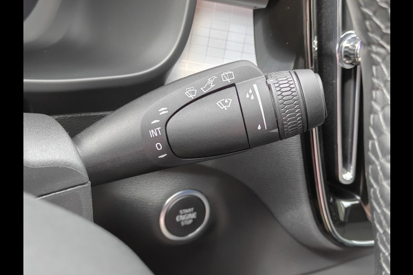 Volvo XC40 B3 180PK Plus Dark | H&K | Elektr. Stoelen | verw. Voorstoelen | ACC | 19''