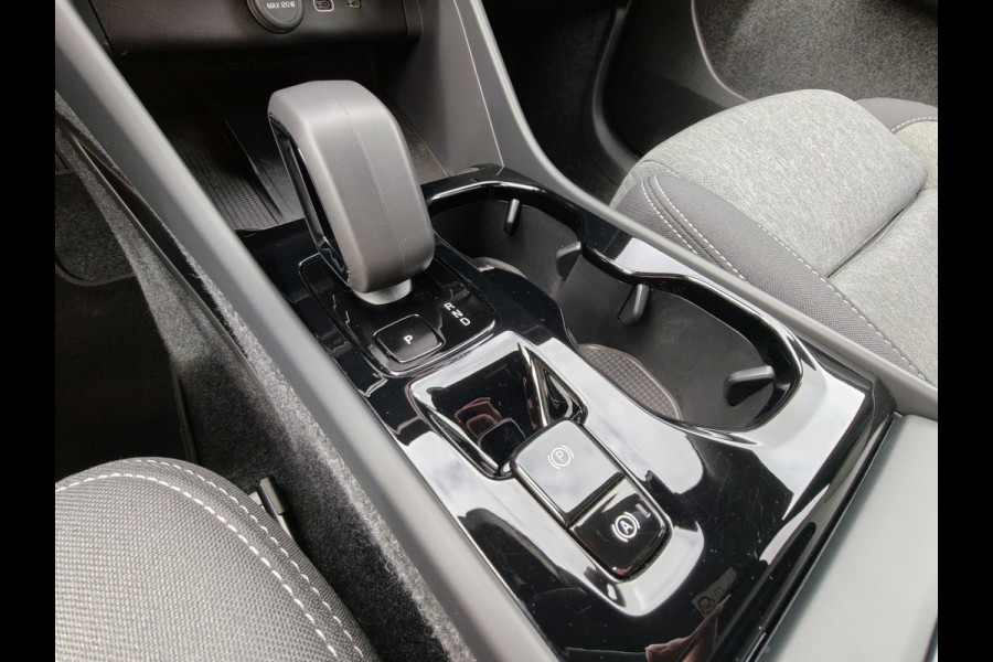 Volvo XC40 B3 180PK Plus Dark | H&K | Elektr. Stoelen | verw. Voorstoelen | ACC | 19''