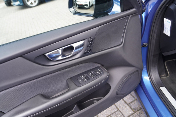 Volvo S60 2.0 T4 R-Design | Luxe R-design stoelen | Trekhaak | Memory stoelen | Camera | Carplay