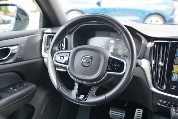 Volvo S60 2.0 T4 R-Design | Luxe R-design stoelen | Trekhaak | Memory stoelen | Camera | Carplay