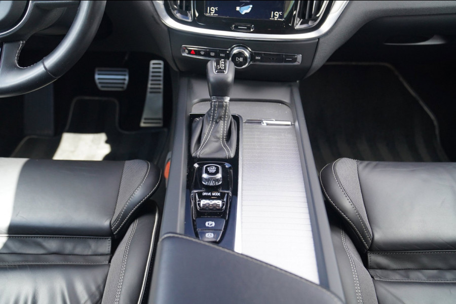 Volvo S60 2.0 T4 R-Design | Luxe R-design stoelen | Trekhaak | Memory stoelen | Camera | Carplay