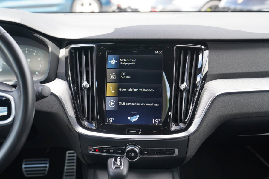 Volvo S60 2.0 T4 R-Design | Luxe R-design stoelen | Trekhaak | Memory stoelen | Camera | Carplay