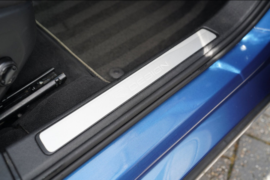 Volvo S60 2.0 T4 R-Design | Luxe R-design stoelen | Trekhaak | Memory stoelen | Camera | Carplay