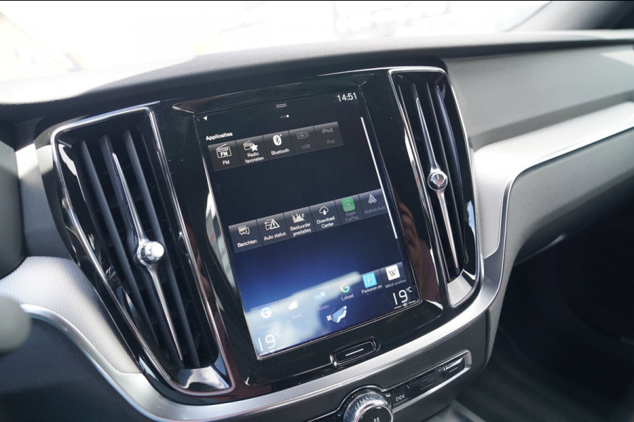 Volvo S60 2.0 T4 R-Design | Luxe R-design stoelen | Trekhaak | Memory stoelen | Camera | Carplay