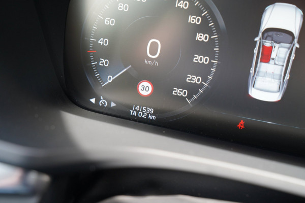 Volvo S60 2.0 T4 R-Design | Luxe R-design stoelen | Trekhaak | Memory stoelen | Camera | Carplay