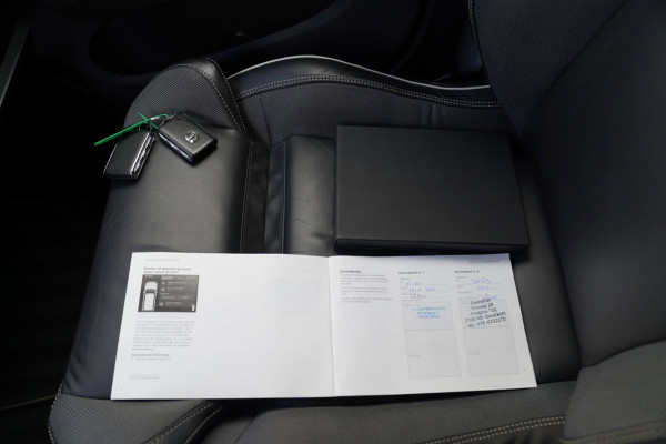 Volvo S60 2.0 T4 R-Design | Luxe R-design stoelen | Trekhaak | Memory stoelen | Camera | Carplay