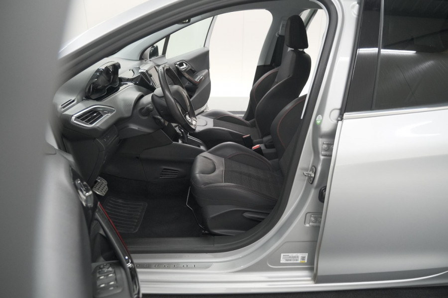 Peugeot 208 PureTech 110 EAT6 GT-line | Trekhaak | Apple Carplay | Climate Control | Parkeersensoren