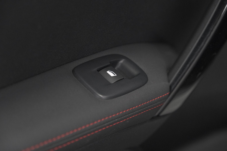 Peugeot 208 PureTech 110 EAT6 GT-line | Trekhaak | Apple Carplay | Climate Control | Parkeersensoren
