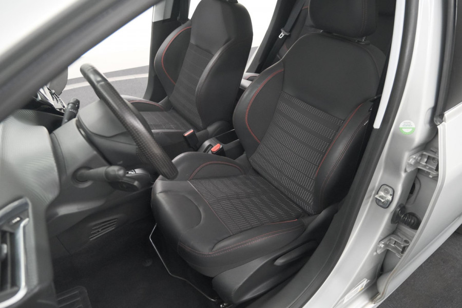 Peugeot 208 PureTech 110 EAT6 GT-line | Trekhaak | Apple Carplay | Climate Control | Parkeersensoren