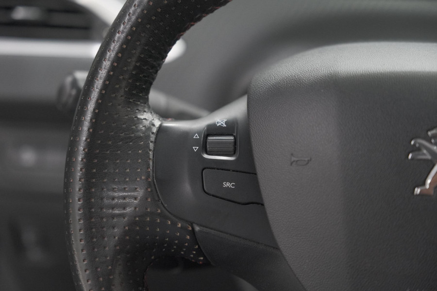 Peugeot 208 PureTech 110 EAT6 GT-line | Trekhaak | Apple Carplay | Climate Control | Parkeersensoren