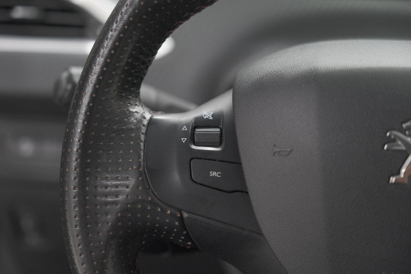 Peugeot 208 PureTech 110 EAT6 GT-line | Trekhaak | Apple Carplay | Climate Control | Parkeersensoren