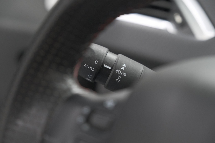 Peugeot 208 PureTech 110 EAT6 GT-line | Trekhaak | Apple Carplay | Climate Control | Parkeersensoren