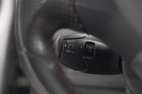 Peugeot 208 PureTech 110 EAT6 GT-line | Trekhaak | Apple Carplay | Climate Control | Parkeersensoren